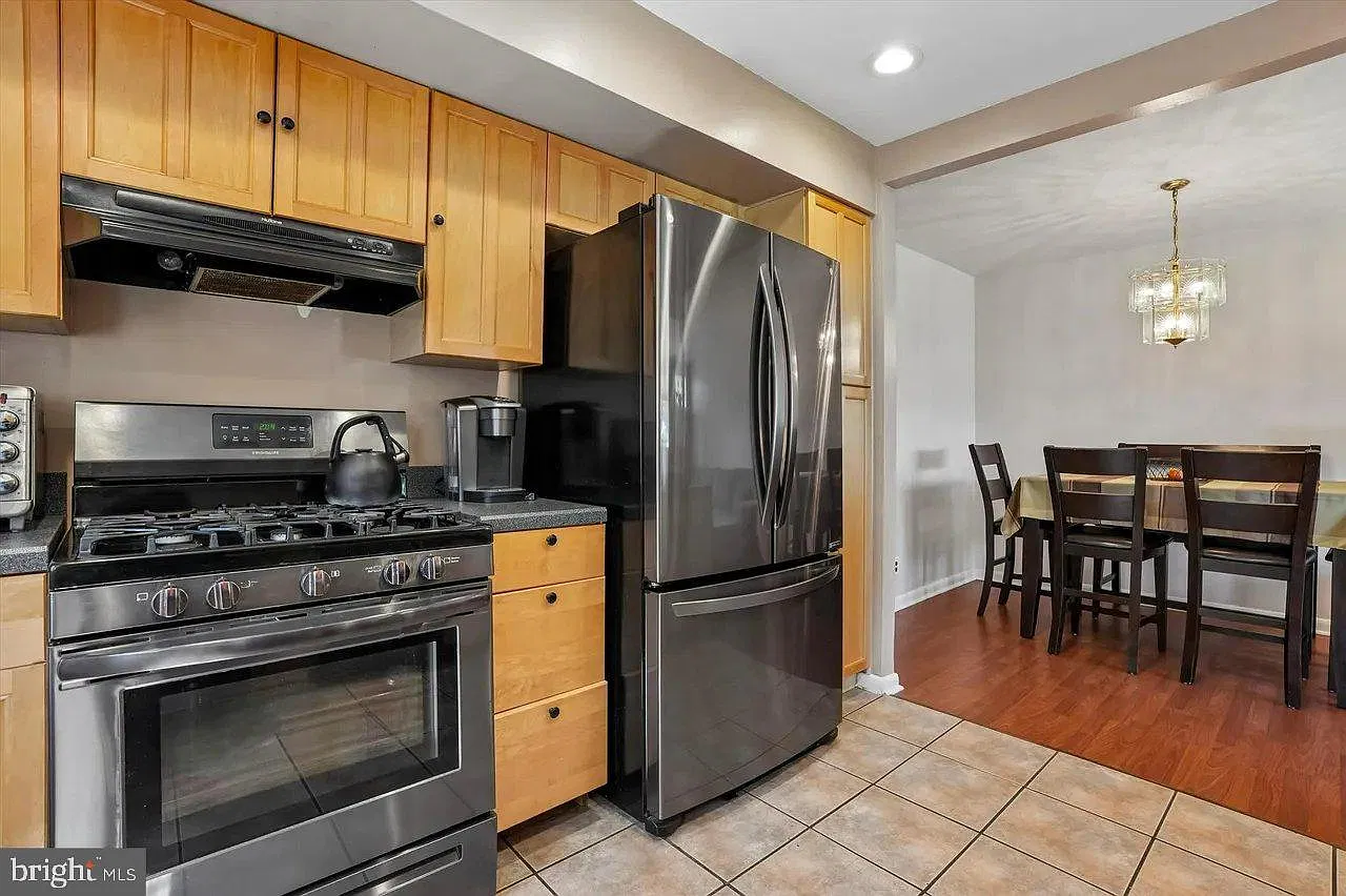 3 bed, 2.5 bath, 1147 sqft, $2,600 — Photo 4