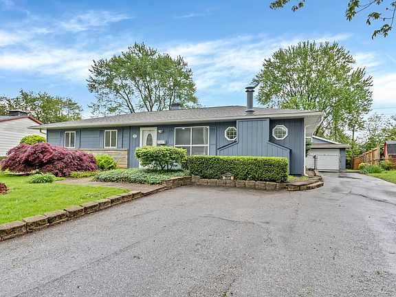 3rd image of 7913 Renfrew Dr