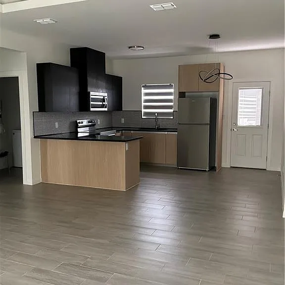 3904 Ventura Ave #2 — Photo 3