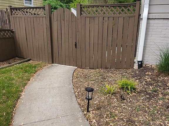 Gate to lower level unit