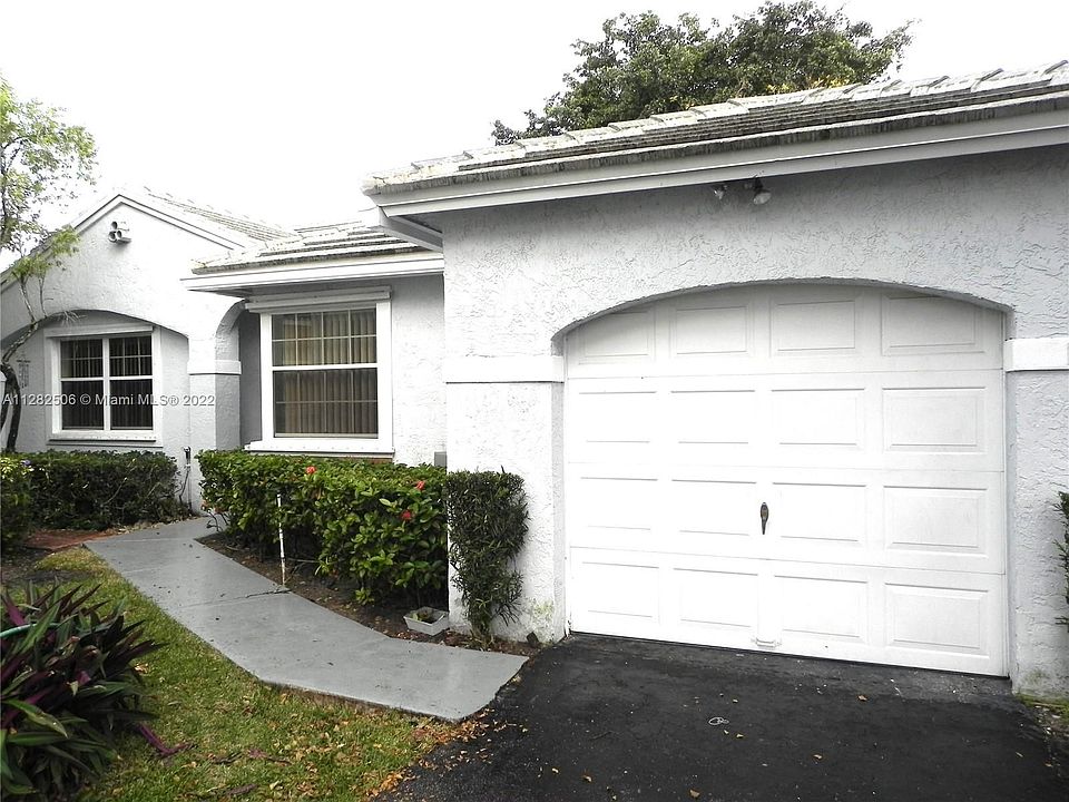 1st image of 862 NW 99th Ave #0