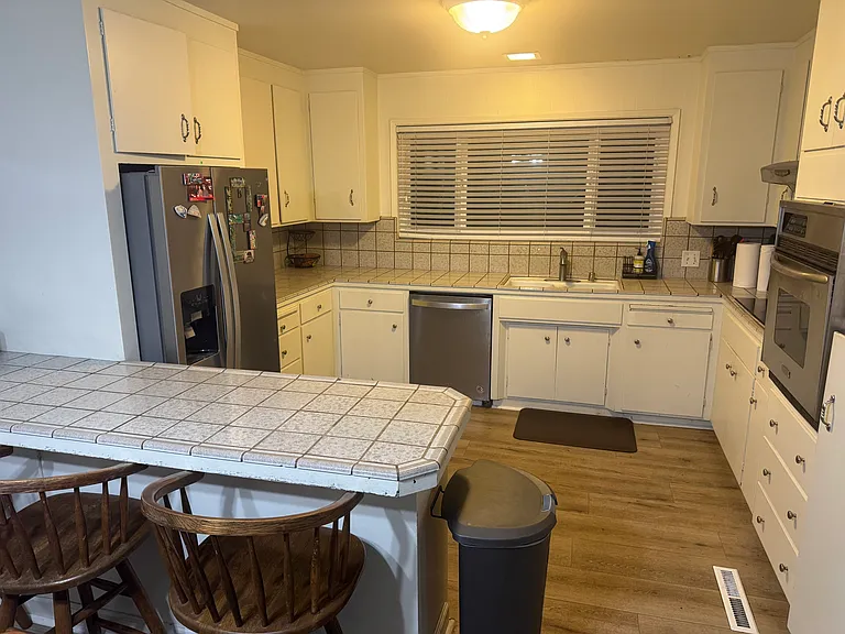 607 Lighthouse Ave — Photo 3