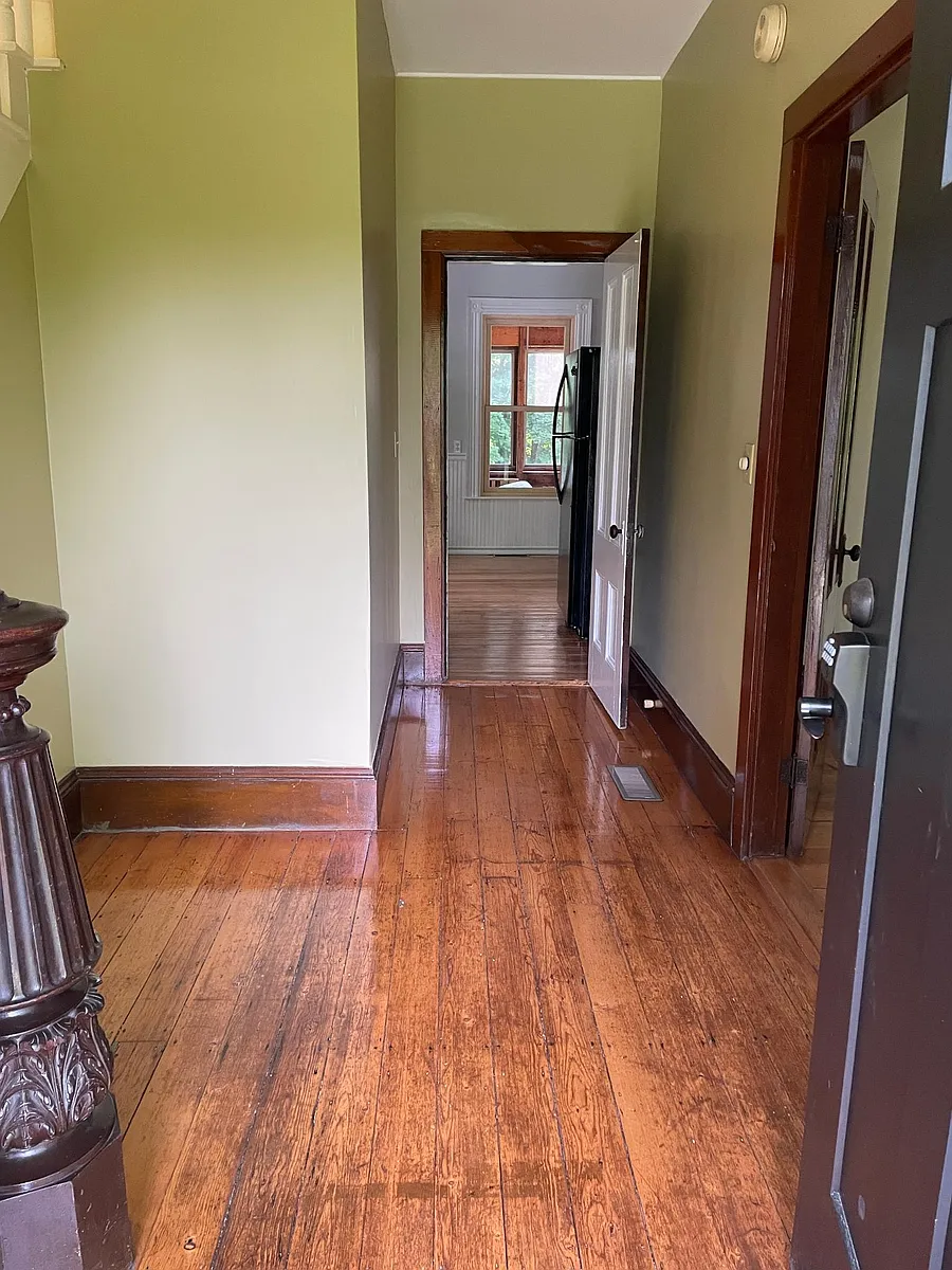 Entryway - W Main St