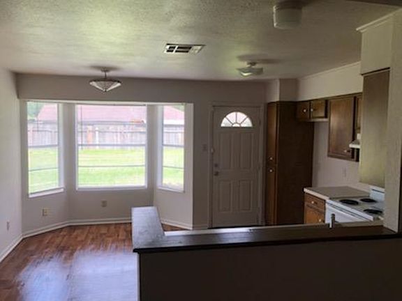5th image of 9160 Monica St