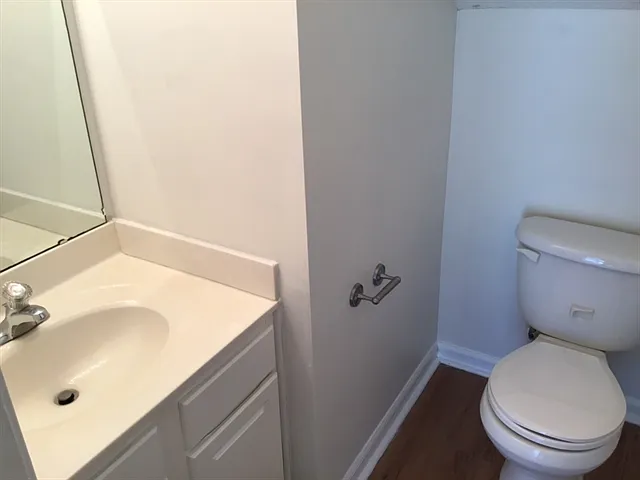 323 Aberdeen Cir — Photo 11