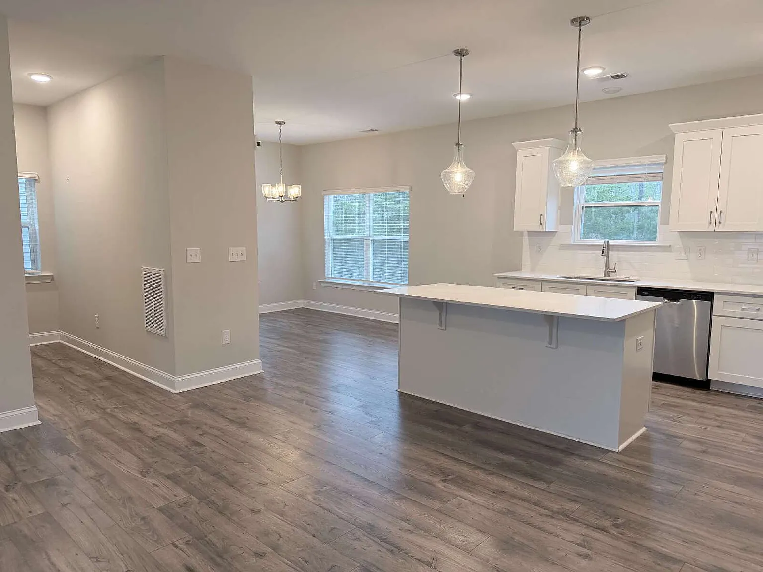 3 bed, 2.5 bath, 2009 sqft, $2,800 — Photo 4