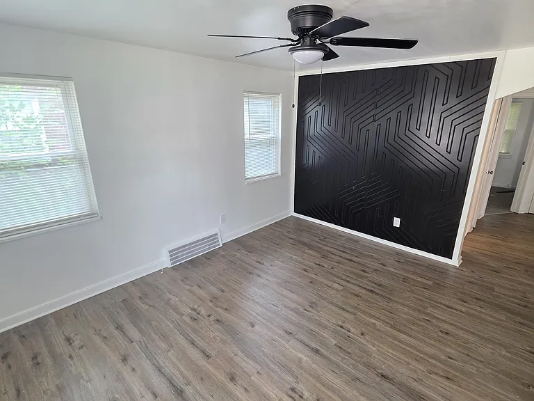 11415 Auburn St — Photo 3