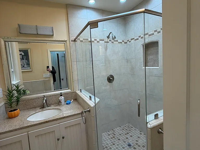 610 Prague St — Photo 15