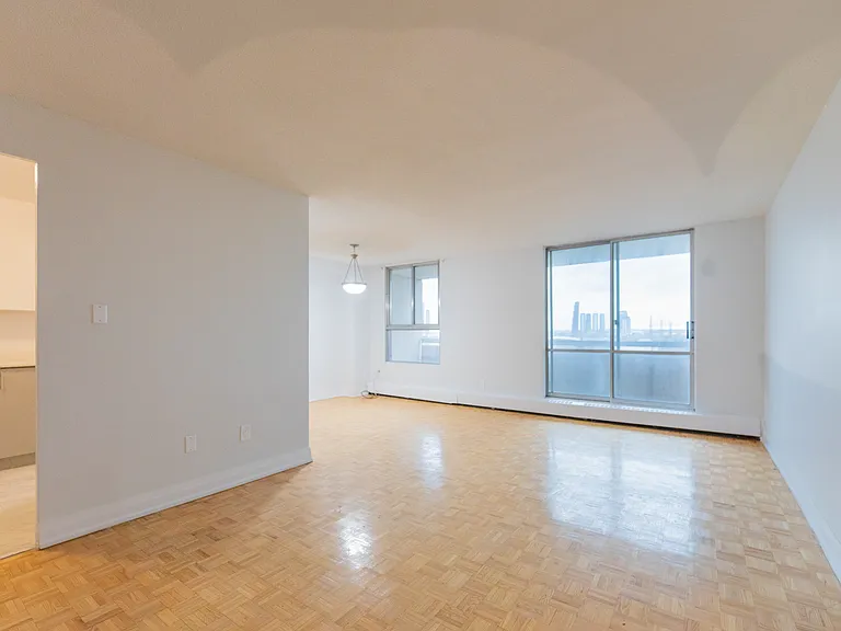4001 Steeles Ave W — Photo 21