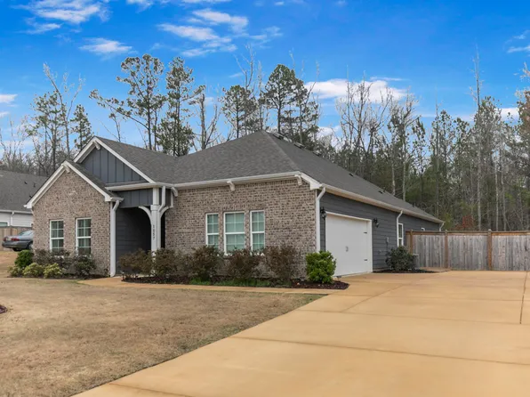 1057 Mountain Laurel Cir, Moody, AL 35004