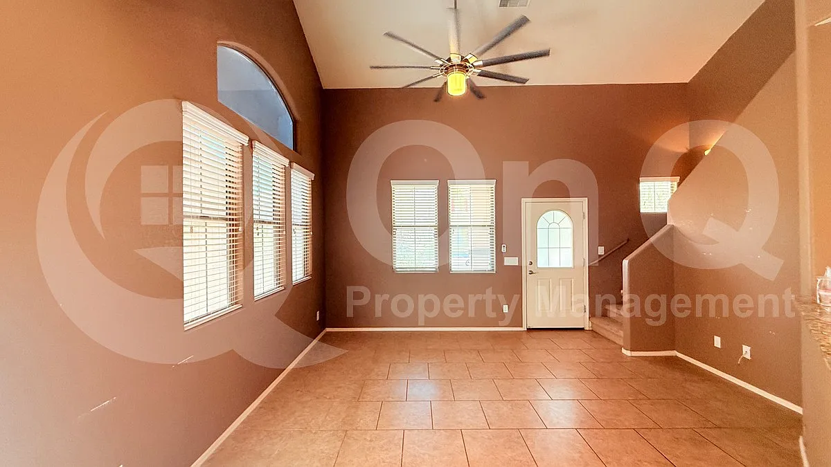 3 bed, 2.5 bath, 1201 sqft, $1,999 — Photo 4