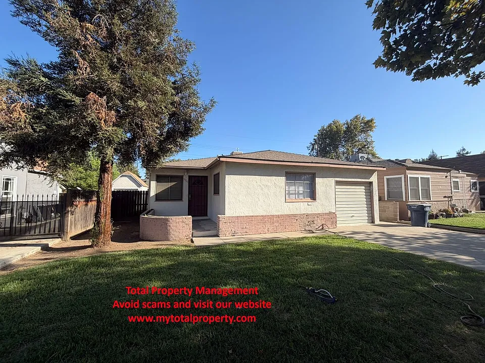 1060 E Tulare Ave