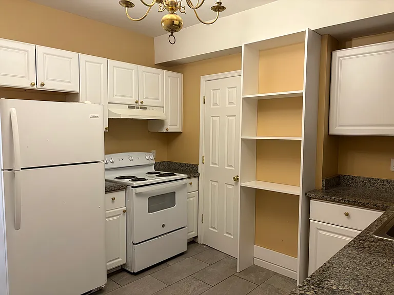 1012 W Pratt St — Photo 6