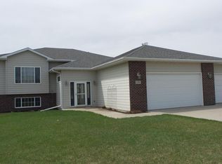1304 Yorktown Cir, Brookings, SD 57006