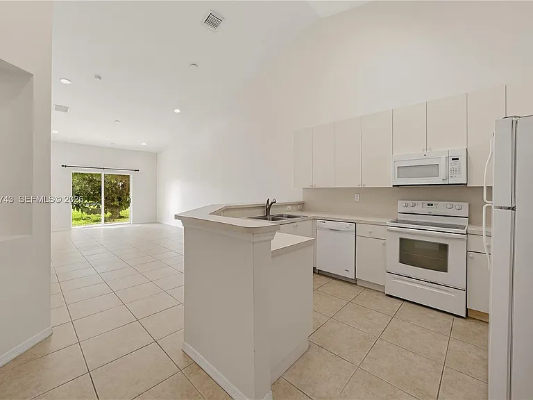 3393 NE 11th Dr — Photo 14