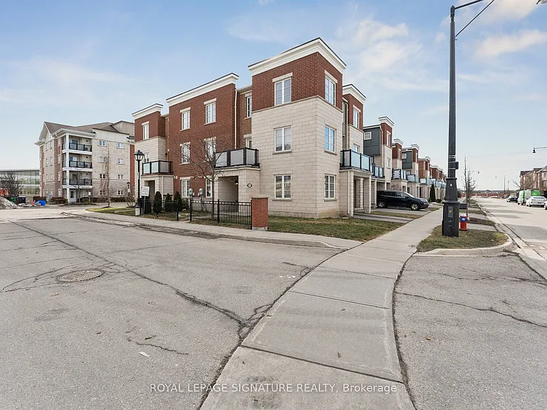 122 Baycliffe Cres — Photo 2