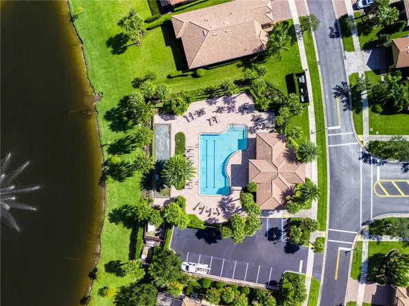 5317 Antigua Cir, Vero Beach, FL 32967
