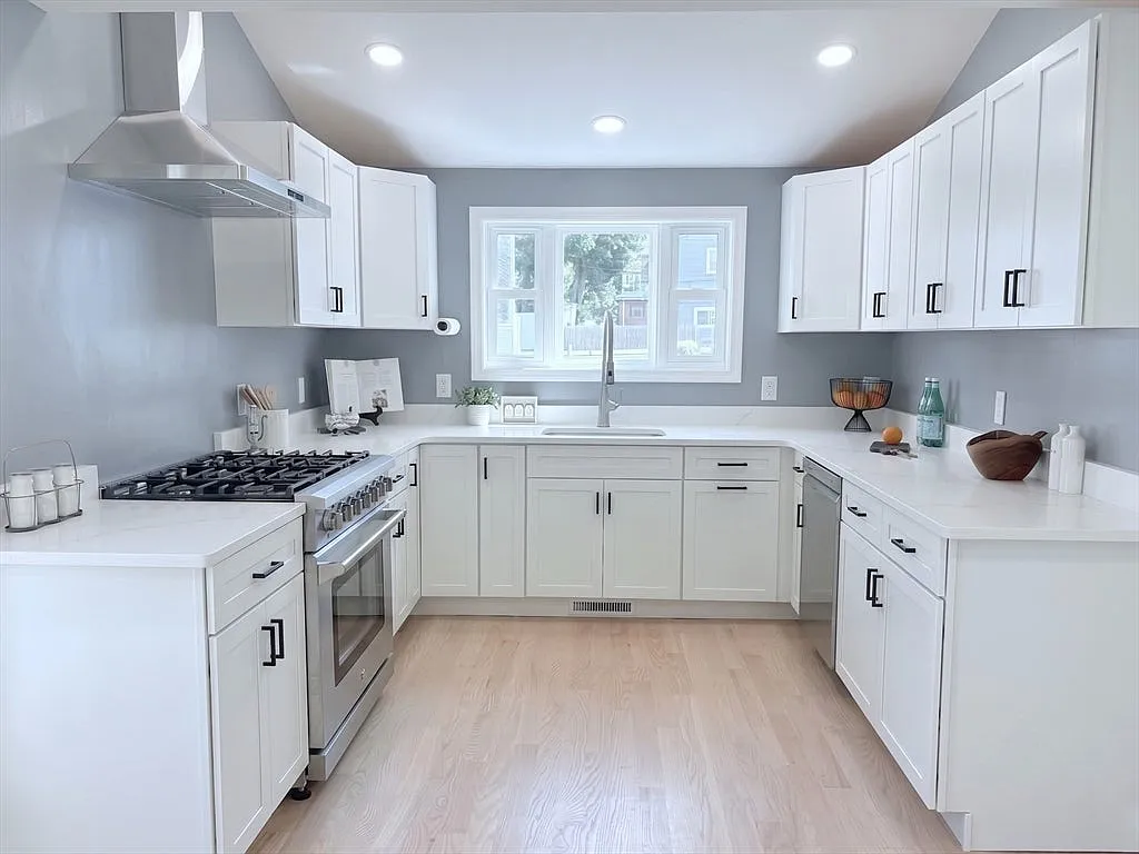 3 bed, 2.0 bath, 1158 sqft, $3,000 — Photo 1