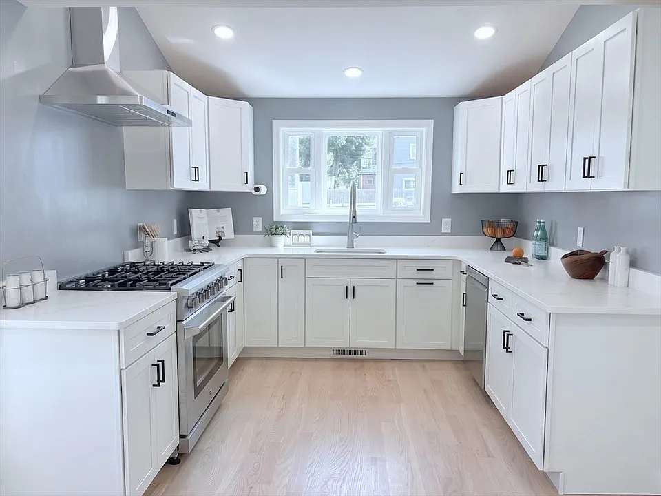 43 1/2 6th Ave