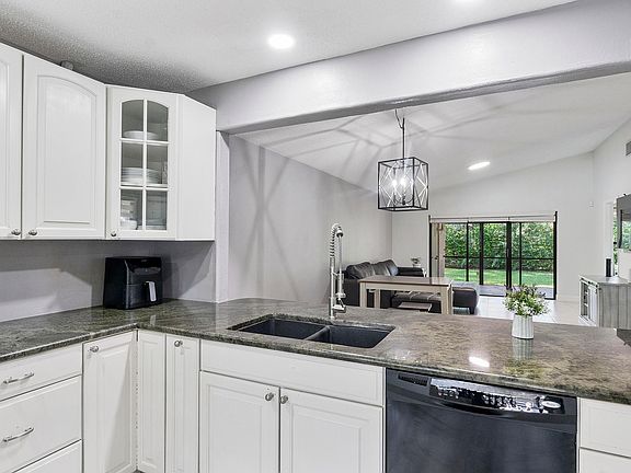 5th image of 4149 Palm Forest Drive S