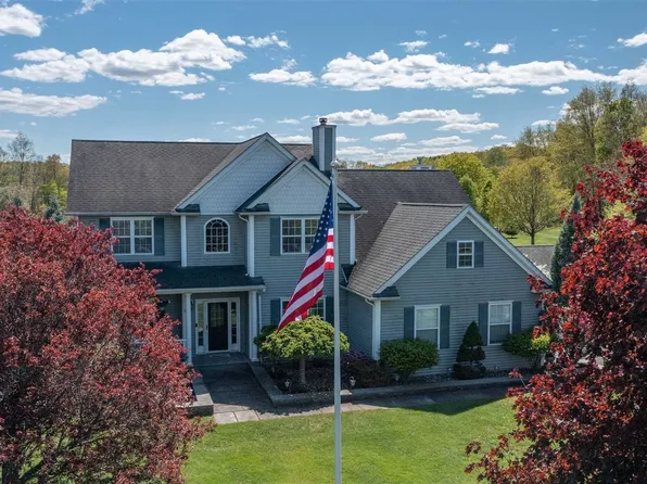 95 Fairway Ln, Red Hook, NY 12571