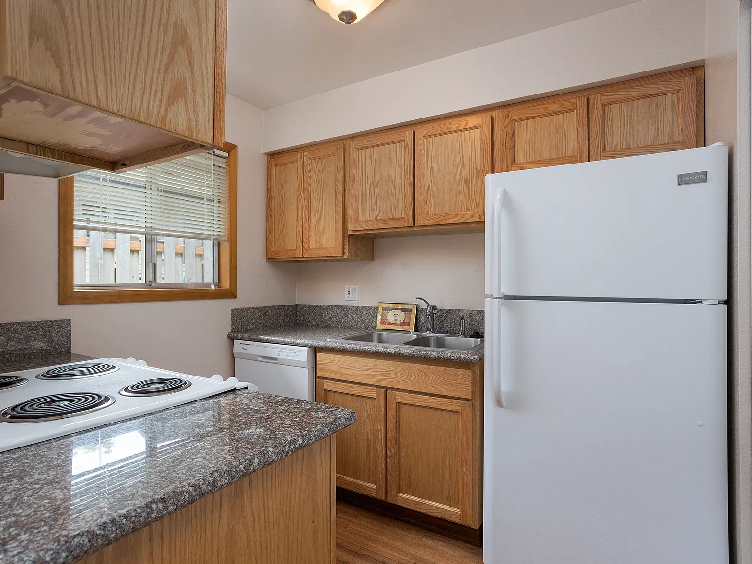 2 bed, 732 sqft, $1,695 — Photo 2