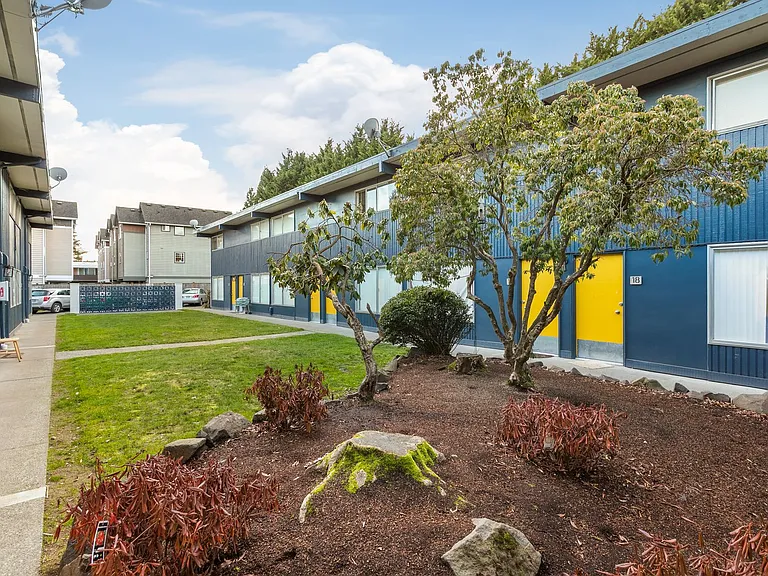 LC125th Townhomes — Photo 20