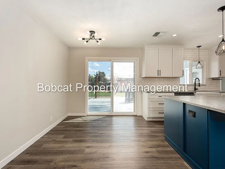 1121 Spruce St — Photo 13