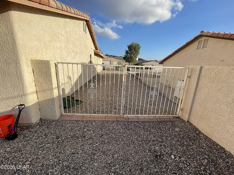1071 Rolling Hills Dr — Photo 15