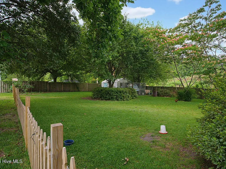 46 Holland Dr — Photo 39
