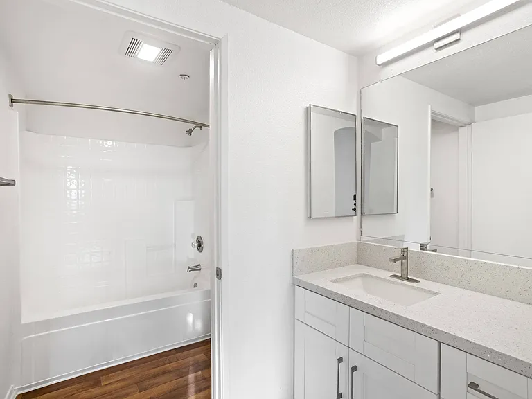 Costa Verde Village Apartments — Photo 58