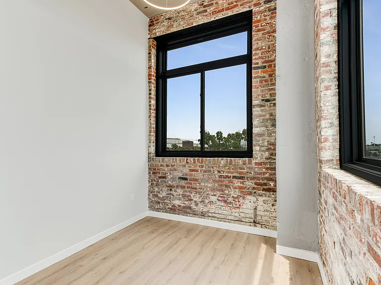 Castor Lofts — Photo 34