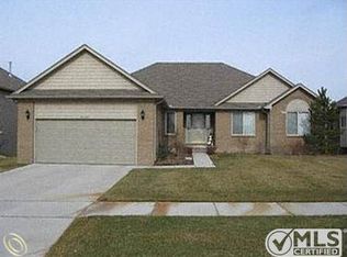 21327 Course Dr, Macomb, MI 48042