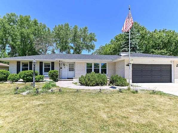 15070 W Mark DRIVE, New Berlin, WI 53151