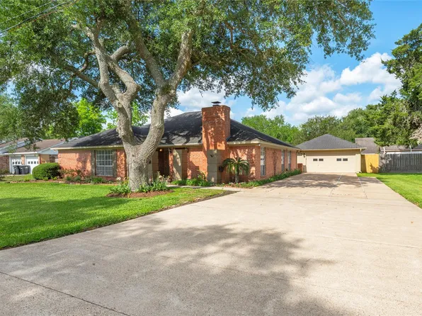 1604 S Hill St, Alvin, TX 77511