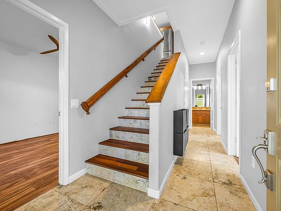 4th image of 43 Polohina Ln APT 6