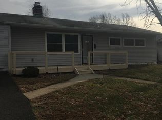 20 Chestnut Ln, Levittown, PA 19055