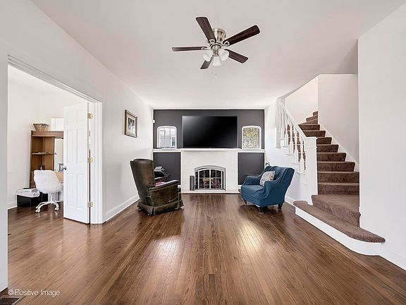4th image of 1049 E Emerson Ave