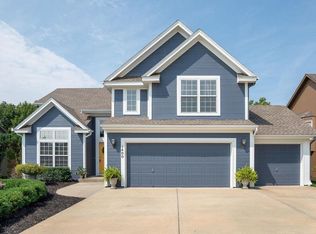 1400 Honeysuckle Dr, Liberty, MO 64068