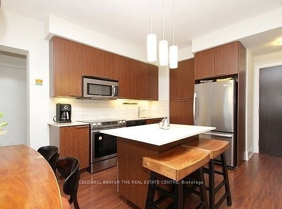 4th image of 70 Roehampton Ave #419
