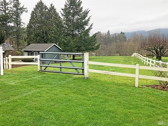 Corner lot on a culdesac. Long meandering drive. EXCELLENT studio and wonderful  3 bedroom 2 bath home.
