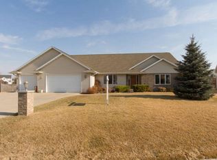 242 Wyldeberry Ln, Oshkosh, WI 54904