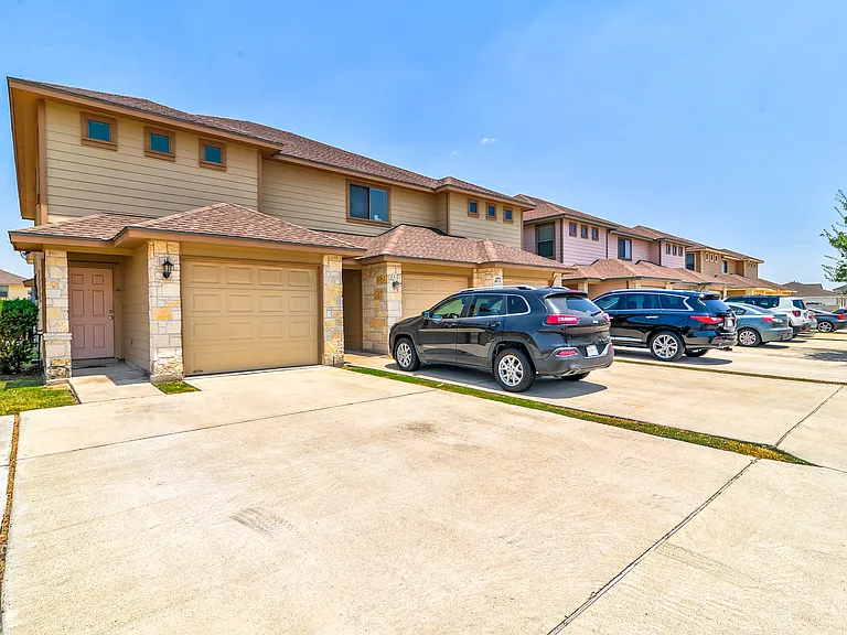 Stone Oak Townhomes — Photo 17