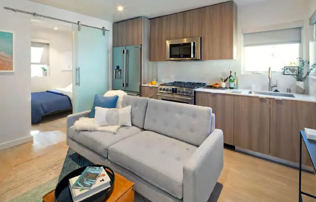 2 bed, 538 sqft, $3,295 — Photo 3