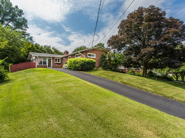 10119 Farmington Dr, Fairfax, VA 22030