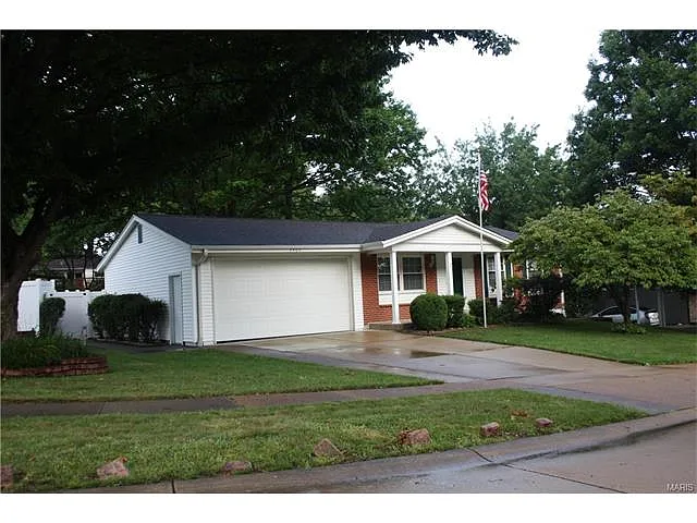 2403 Wescreek Dr photo 1