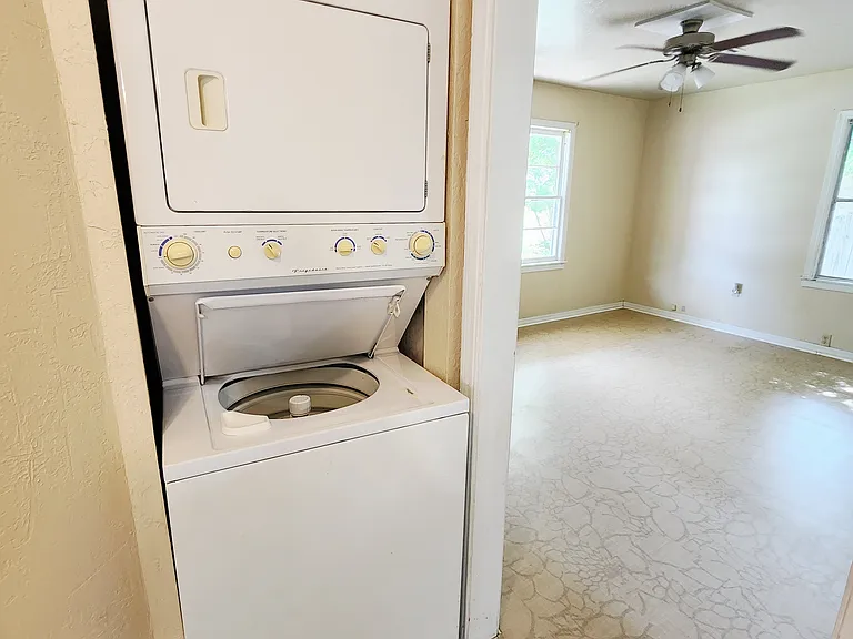 2407 SW B Ave — Photo 8