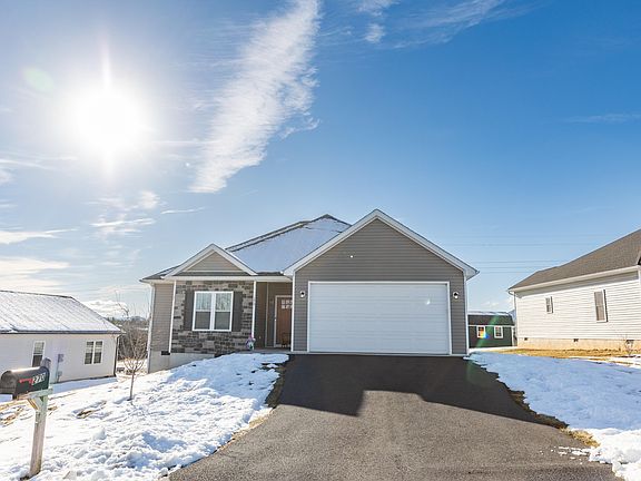 2nd image of 270 Thoroughbred Cir