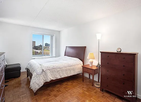 Sold by Warburg | media 25