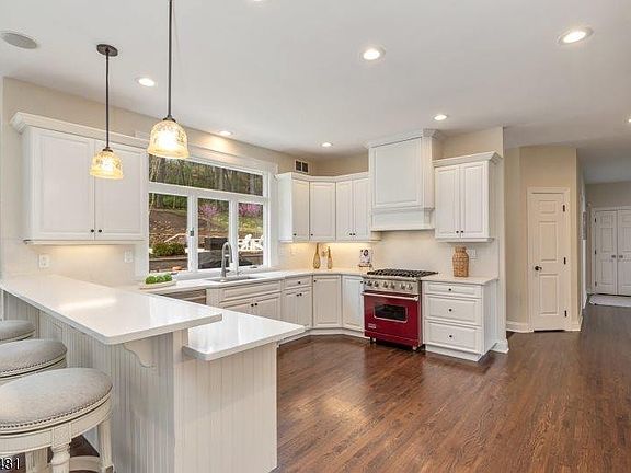 5th image of 5 Cotswold Ln